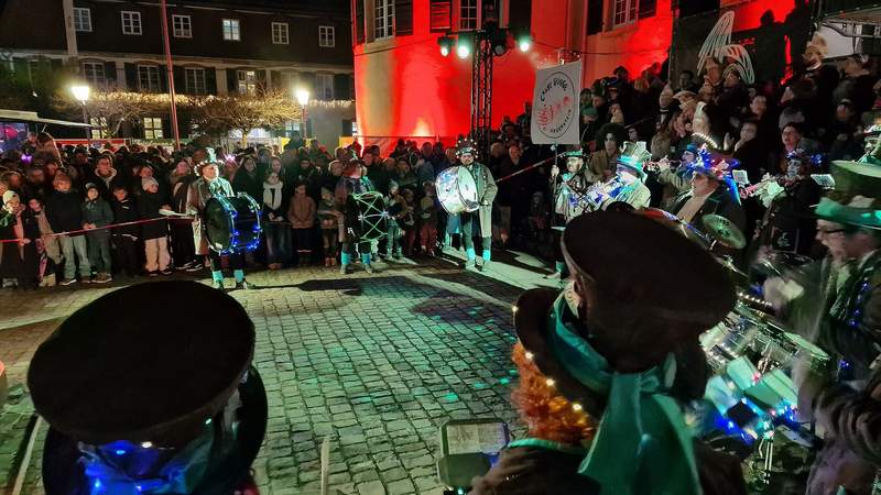 Musikalisch eingeläutet wurde der Hexentanz durch Gugge-Musik. Foto. Niloufar. 