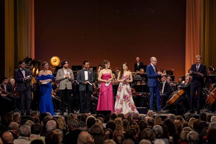 Die sechs Solisten des Emmerich-Smola-Förderpreises 2026 in der Jugendstil-Festhalle am Samstag. Foto. Christian Maggio. Blickwinkel Team. Pressefrei.