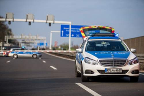 10.02.2026 - +++ Vollsperrung. Der A 65. Lkw umgekipptl. +++