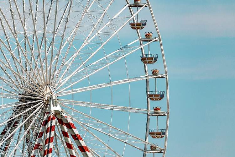 Noch einige wenige Plätze sind frei für eine Trauung auf/im Riesenrad auf dem Wurstmarkt. 