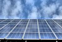 Die VG Edenkoben beginnt demnächst mit Kipki-Mitteln eigene Gebäude mit PV-Modulen auszustatten. Symbolfoto. Pixabay. Frei. 