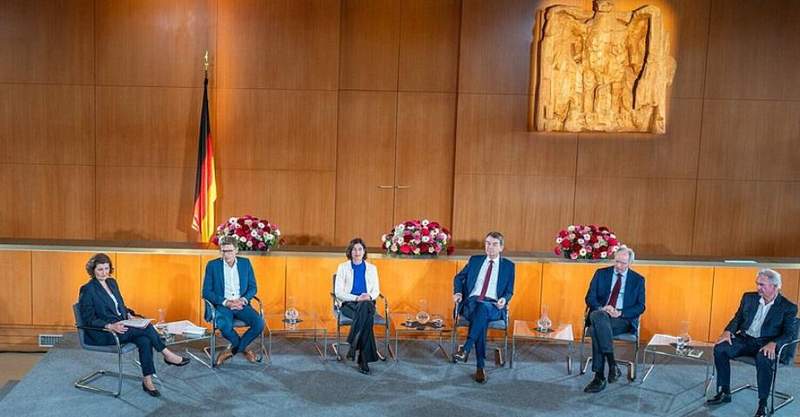Das Verfassungsgespräch im vergangenen Jahr. Archivfoto. Stadt KA. Monika Müller-Gmelin. Frei. 