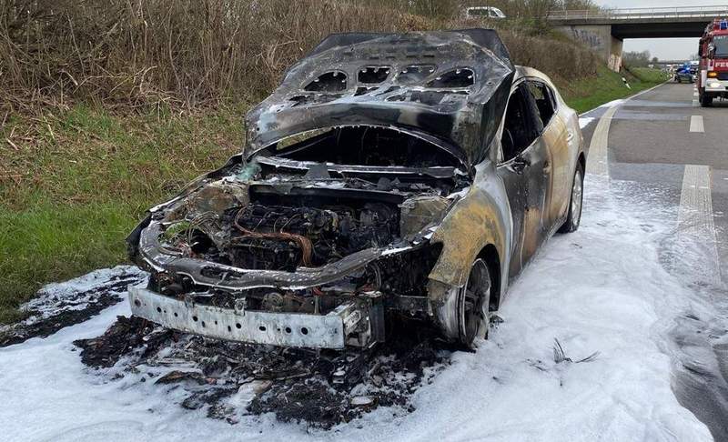 Ausgebrannt auf der A 65 bei NW am gestrigen Dienstag.