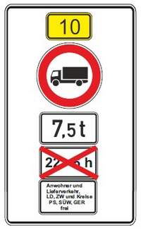 Die Polizei kontrolliert das Lkw-Fahrverbot auf der B 10. 7 Brummis wurden kontrolliert, 5 von ihnen mussten umkehren. 