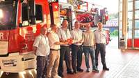 Symbolische Schlüsselübergabe für das neue Drehleiter-Fahrzeug der Feuerwehr BZA und ... Foto. sp. 