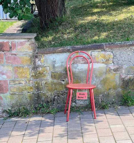 Für alle, die mal eine Pause brauchen. In BZA lädt ein Stuhl genau dazu ein. Foto. Zenhom Haggag. Frei.
