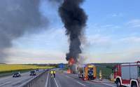 Brennender Lkw auf der A 6 am heutigen Dienstagmorgen. 