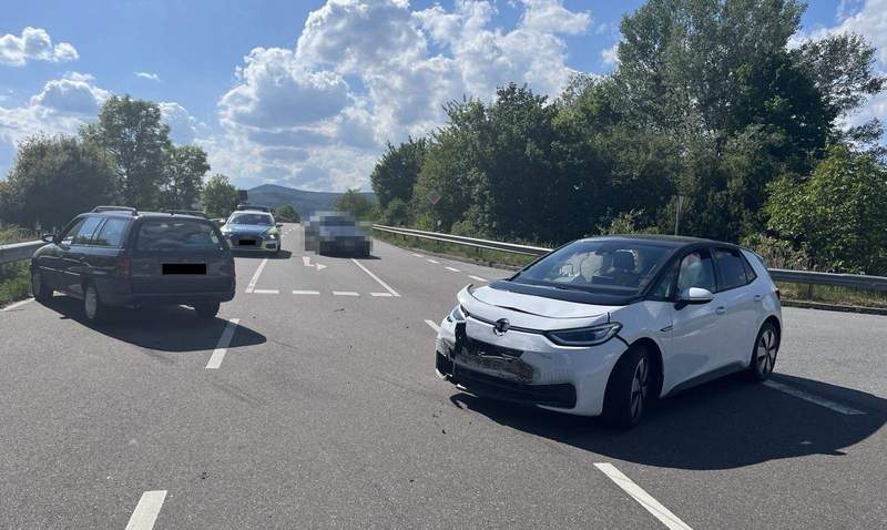 Unfall auf der B 271 bei Ruppertsberg am Samstag.