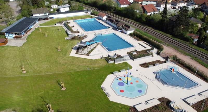 Das Trifels-Freibad in Annweiler startet am 1. Mai in die Saison. 