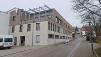 Bis auf Restarbeiten im Außenbereich ist es vollbracht. Das Begegnunszentrum der Protestantischen Kirchengemeinde BZA in der Weinbergstraße, ehemals Alte Druckerei. Im Erdgeschoß gibt es ein Sozialkaufhaus, im ersten OG Büroräume und Zimmer für Obdachlose. Im zweiten OG sind ein Jugendraum und ein Bistro. Foto. rw. 