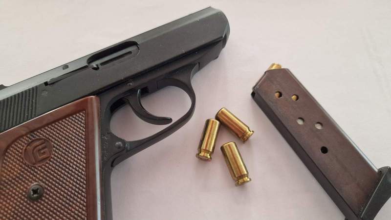 Nach Waffen und Munition wird von der Polizei am heutigen Dienstag in einem Haus in Dahn gesucht. Mit massivem Personalaufgebot. Symbolfoto. sp. 