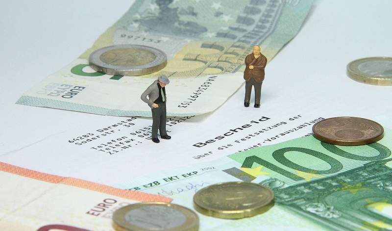 Die Reform der Grundsteuer greift erst mal. Manche Gebäude-Besitzer müssen bis zu 8-mal mehr bezahlen als bisher, was sie letztlich über die Nebenkosten auf eventuell vorhandene die Mieter umlegen. Klagen sind bereits anhängig. 