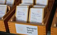 Die Rückgabe von Saatgut ist unkompliziert im Erdgeschoss der Stadtbibliothek an der Auskunft möglich. Foto. Stadt LD. Frei.