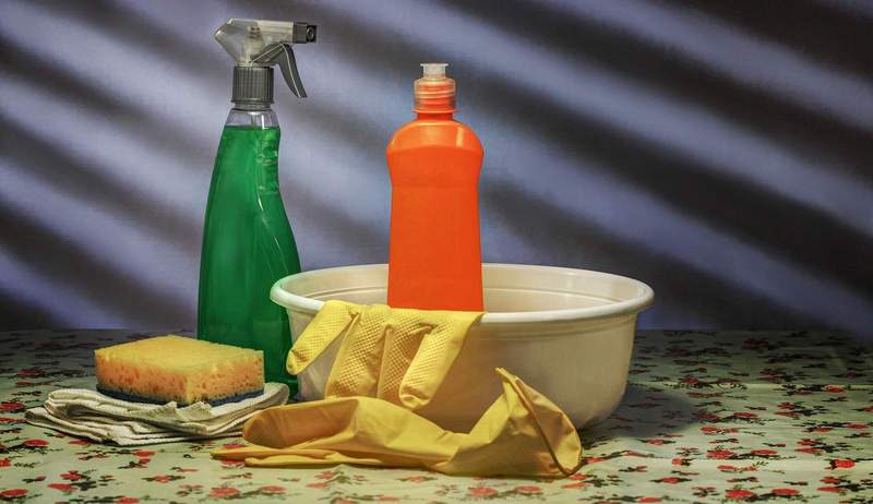 Reinigungsmittel wie WC-Reiniger, Rohrreiniger oder Backofensprays gehören zum Problemabfall und können am 27. Juli kostenlos abgegeben werden. Symbolfoto. Pixabay. Frei. 