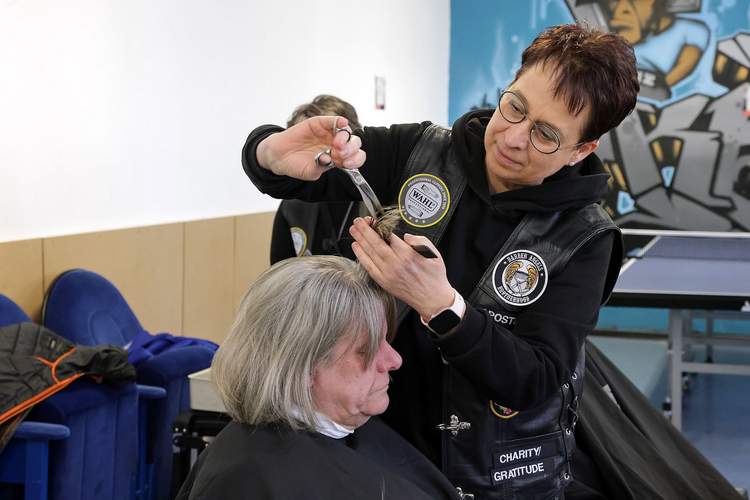 Im Einsatz. Die Barber Angels RLP am gestrigen Sonntag im JuZ in LD ...