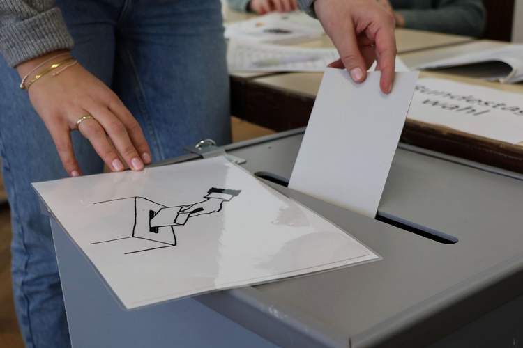 Bis 18 Uhr sind die Wahllokale am heutigen Sonntag noch geöffnet.