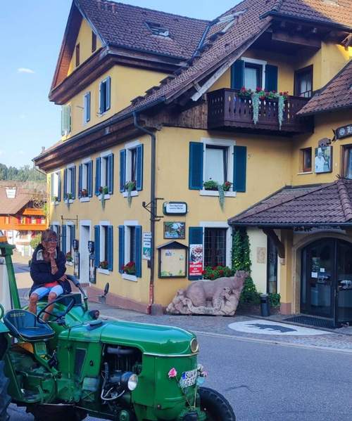 29.07.2026 - Traktor-Abenteurer. Nur noch über den Rhein. Empfang an Schirmbar. Freitag.