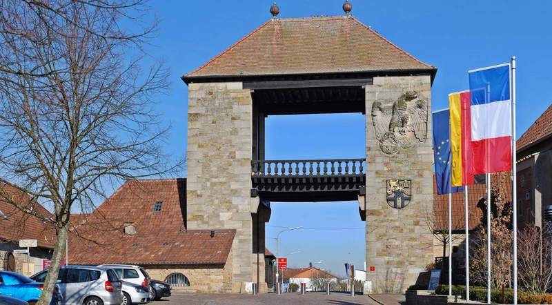 Am 5. Mai ist Europa-Tag. Das wird gefeiert am Deutschen Weintor in Schweigen-Rechtenbach. Archivfoto. sp. 
