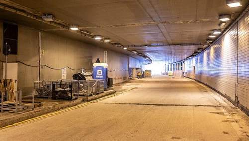 27.11.2025 - Schlossplatz-Tunnel. Bleibt vorerst gesperrt. Aufgerissen. Ölwanne. 