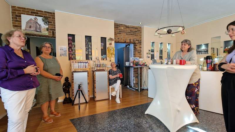 Auch Gäste und ehemalige Ratsuchende waren zum kleinen Sektempfang in der Sternerose am heutigen Donnerstagmorgen in BZA gekommen. Foto. rw.