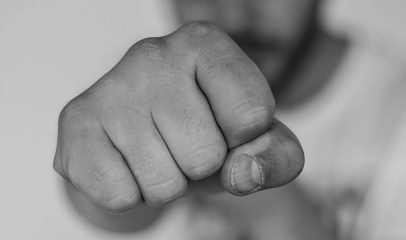 Am heutigen frühen Sonntag in LD. Eine Schlägerei am Ostringcenter? Hinweise gibt es. Blutspuren auch. Aber keine Täter oder Opfer. 