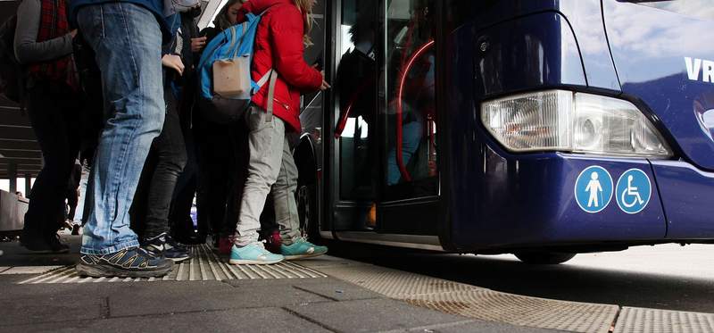 Die Haltestellen im Westring zwischen Lang- und Badstraße werden barrierefrei ausgebaut und mit Wartehäuschen, Sitzmöglichkeiten, Fahrradabstellplätzen, einer Fahrradreparaturstation und einem dynamischen Fahrgastinformationssystem ausgestattet. Foto. Stadt. LD. Frei.