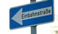 Die Polizei lobt die anfahrenden Eltern am Alfred-Grosser-Schulzentrum in BZA. Die neue Einbahnstraßen-Regelung scheint angekommen zu sein. 