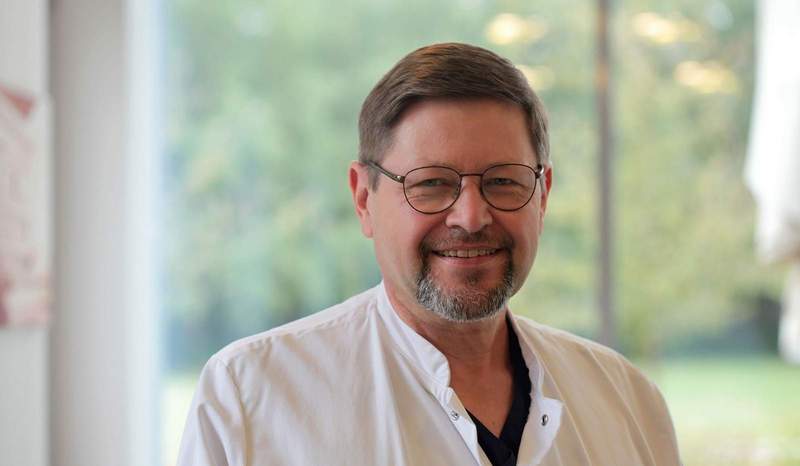 Mario Paul, Oberarzt für Allgemein- und Viszeralchirurgie sowie Chirurgischer Leiter des Schilddrüsenzentrums. Foto. Klinikum LD-SÜW. Pressefrei.