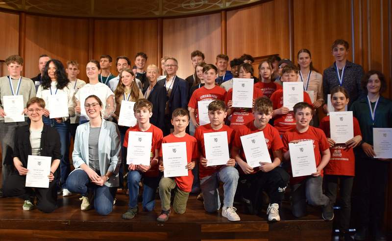 44 LDer sind jetzt für das Sportjahr 2024 geehrt worden. Foto. Stadt. LD. Pressefrei.