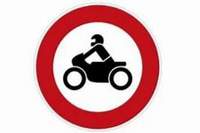 26 Motorradfahrer wurden von der Polizei in dem für sie gesperrten Elmsteiner Tal erwischt. 