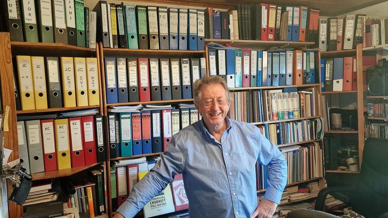Ein Büro. Voll mit Ordnern. Für alle Chöre, Gruppen, Musikformationen, die Kusenbach unter seiner Fittiche hat(te). Foto. rw. 