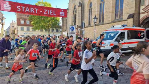26.09.2026 - Sponsorenlauf. Für Haus der Familie. Dutzende Teilnehmer. 