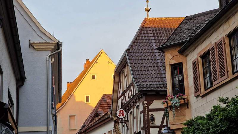Sonnenstrahlender Blick in die Altstadt von BZA. Foto. rw. 
