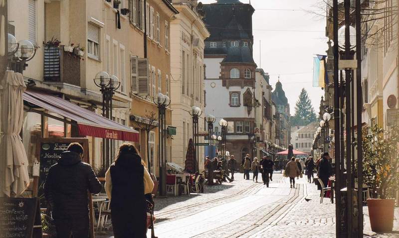 Vom 2. bis 30. November sind Mitarbeitende des beauftragten Planungsbüros im gesamten Stadtgebiet unterwegs, um das LDer Einzelhandelskonzept fortzuschreiben. Foto. www.powpau.de 