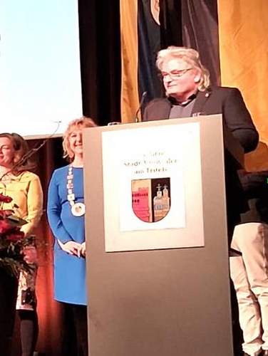 Dieter Götten & Ferdinand Badinger. Für beide hielt Stadtratsmitglied Martin Thomas (Foto) die Laudatio. Foto. cmc-hi.