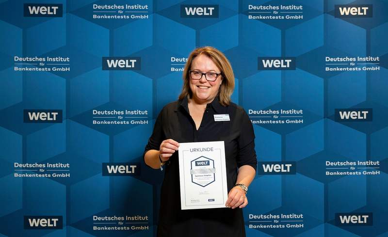 Vorstandsmitglied Iris Kommritz bei der feierlichen Übergabe der Auszeichnung im Axel Springer-Gebäude in Berlin. Foto. Philip Nürnberger. Frei.