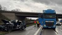 Auf der A 61 ist am Mittwoch am AK LU ein Tiguan-Fahrer ungebremst in ein Stauende in einen Lkw gekracht und wurde schwer verletzt. 