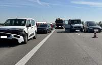 Auffahrunfall auf der A 65 bei Haßloch mit vier beteiligten Fahrzeugen. 