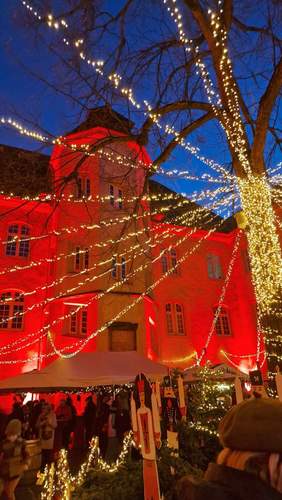 Der Schlossinnenhof. Illuminiert von Elektro Nico Sandhövel (BZA). Foto. rw. 