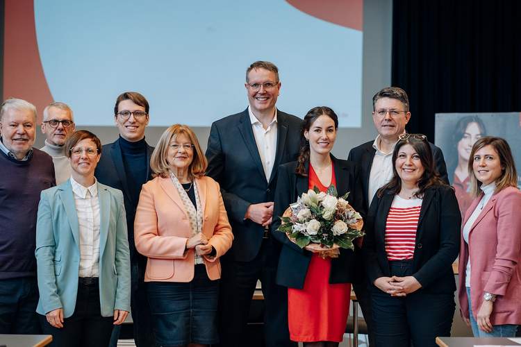 Im Kreise der SPD-SÜW-Spitze und mit MP Alexander Schweitzer, die alle gratulierten. Foto. Philipp Moch. Momentewerk. Frei. 