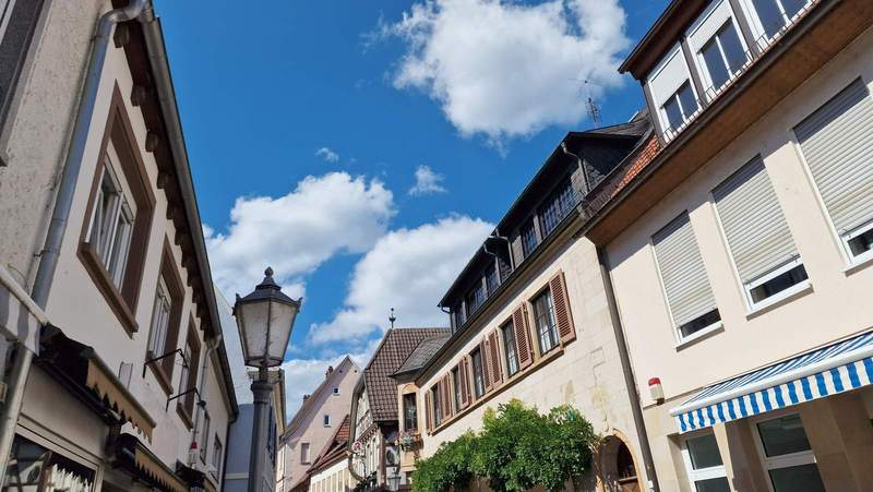 Wolken-Watte über der Kurstadt am Sonntagnachmittag. Foto. rw.