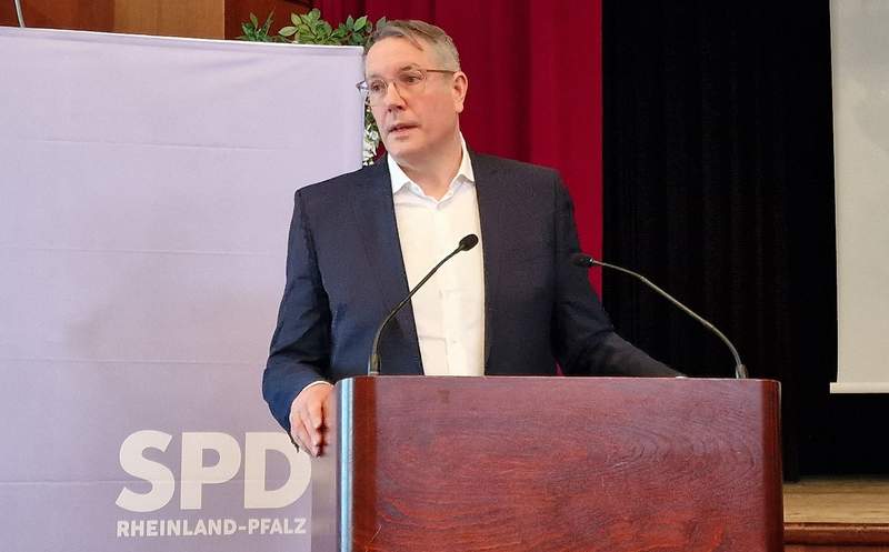 "Wir sind eine Partei von Schaffern", so Alexander Schweitzer bei seiner Bewerbungsrede als Spitzenkandidat für den Wahlkreis 49 zu den nächsten Landtagswahlen im kommenden Jahr. 
