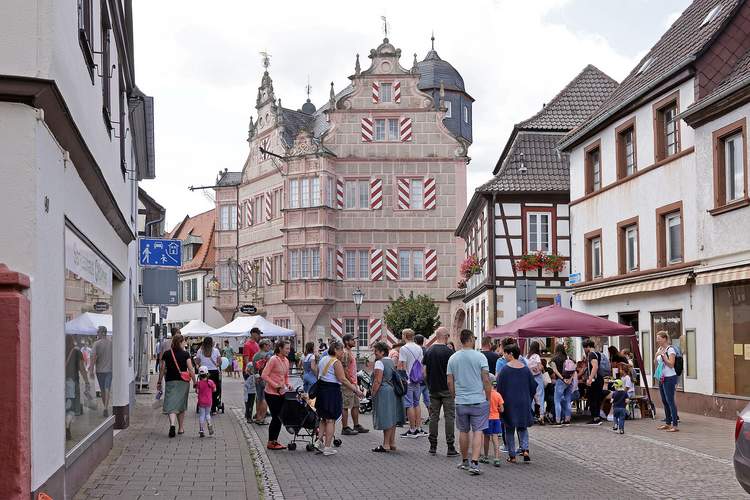 Nicht nur in der FuZo war was los, auch in der Königstraße herrschte Betrieb. Foto. Norman Krauß. 