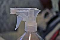 Auch Desinfektionsmittel gehört zum Problemabfall, haushaltsübliche Mengen werden kostenlos bei der Sammlung angenommen. Symbolfoto. Pixabay. Frei.