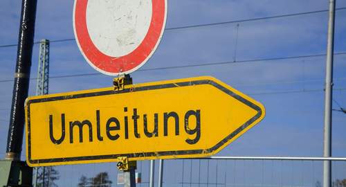 30.03.2026 - Vollsperrung. Bahnübergang an der K20/Ludwigstraße.