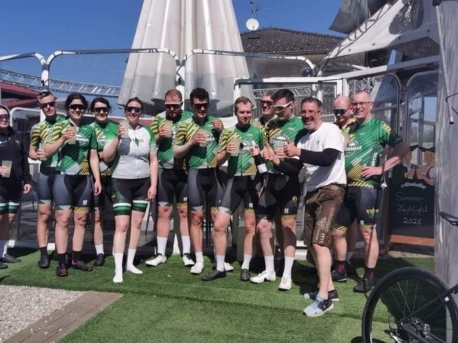 Das Schirmbar-Vitus-Team im vergangenen Jahr bei ihrem Debüt beim Großen Preis der Südlichen Weinstraße. Foto. Bernd Pfeffer. Pressefrei. 