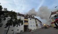 Dachstuhlbrand in der Maler-Bürkel-Straße in PS am heutigen Donnerstagmorgen.
