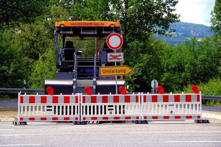 Ab Samstag ist der Bahnübergang zwischen Winden und Steinweiler für den Verkehr gesperrt. Bis in den Oktober hinein. Symbolfoto. Pixabay. Frei. 