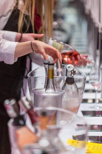 Dazu das Wein-Event Rosa Leuchten im Glas.