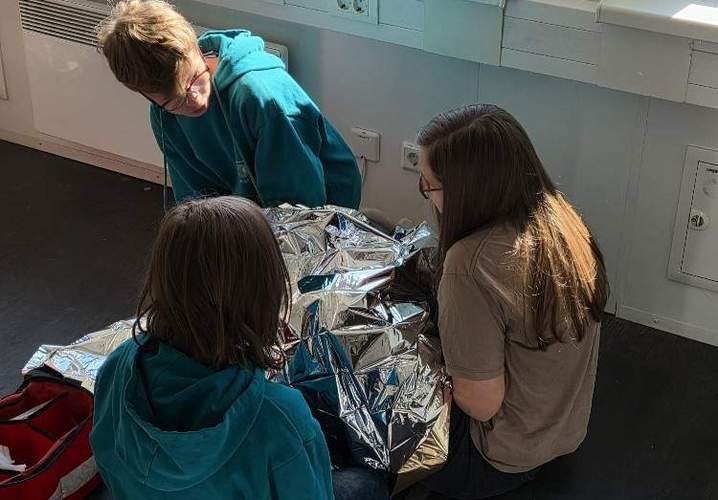 Die Kinder und Jugendlichen zeigten an der Erste-Hilfe-Station ihr Können. Foto. Andrea Kaiser. DRK Herxheim. Pressefrei. 